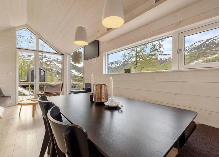 Tiny Mountain I Stranda (More og Romsdal)